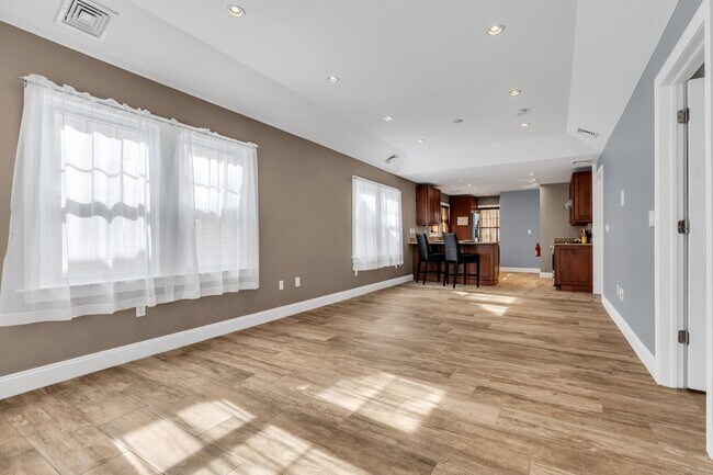 Building Photo - 35 Lipman Pl