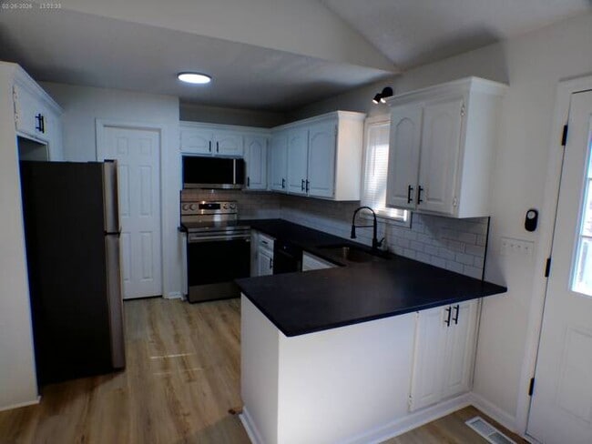 Building Photo - Spacious 4 bedrooms and 2 full baths home located on S Franklin St in Spring Hill