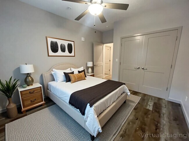 Building Photo - 2 Bedroom 2 Bath Garden Level Lakeside Apartment for rent in  Branson, MO - Offering Flexible Lea...