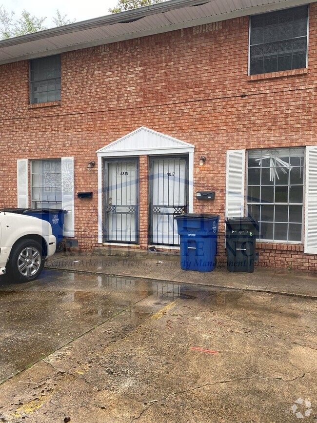 Building Photo - Duplex in NLR