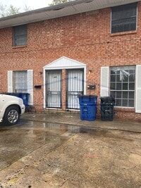 Building Photo - Duplex in NLR-Free Rent