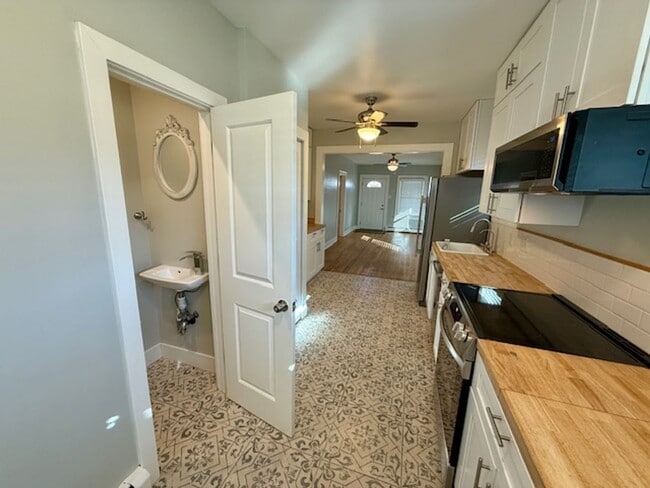 Building Photo - Upgraded Brick Ranch