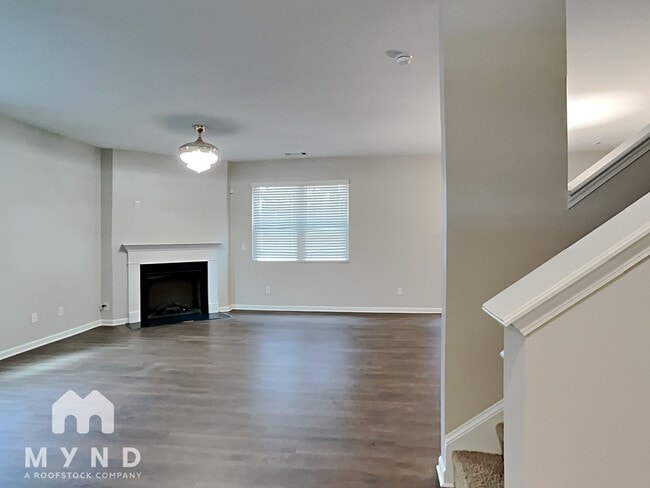 Building Photo - 404 Lake Ridge Ln