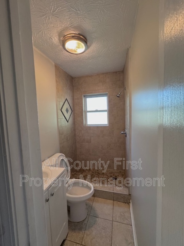 Building Photo - 927 Fortress Ave SW