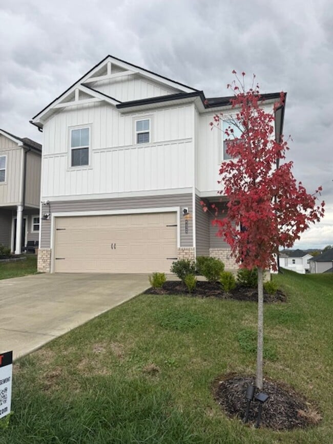 Building Photo - Beautiful newer home with 3 bedrooms, 2.5 ...