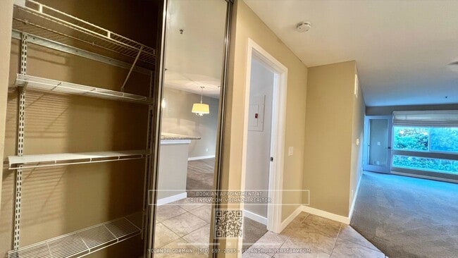 Building Photo - Charming One bedroom with Private terrace.