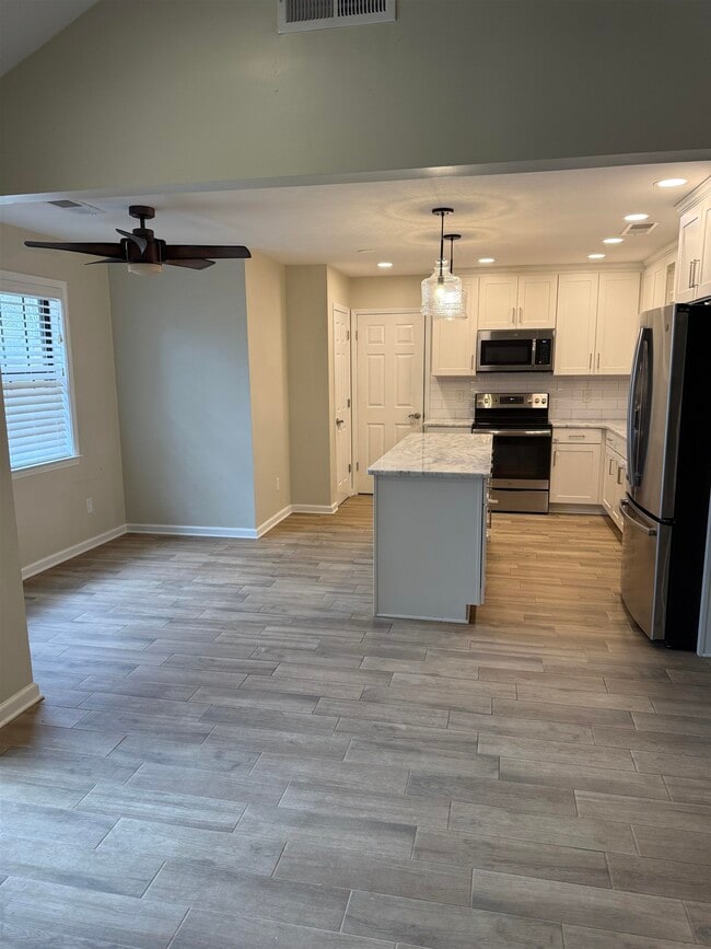 Building Photo - 8442 Farrah Ln