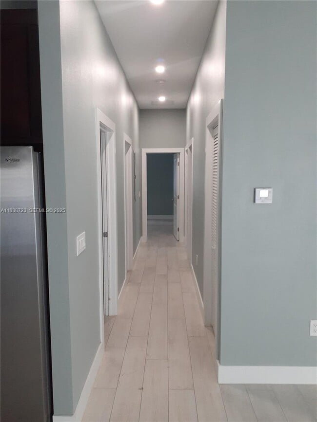 Building Photo - 23 Jenny Ln