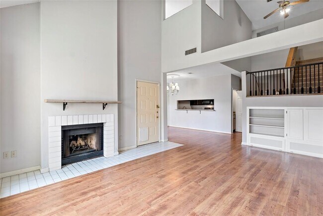 Building Photo - 3122 Camelot Dr