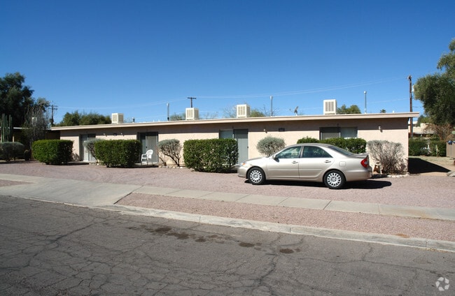 Building Photo - 2551-2553 N Winstel Blvd