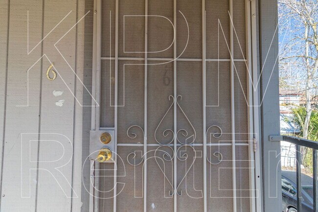 Building Photo - 1028 N Commerce St
