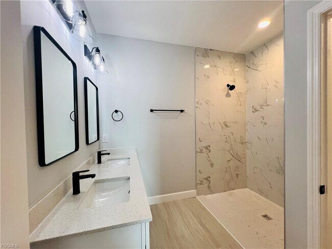 Building Photo - 2718 Helen Cir