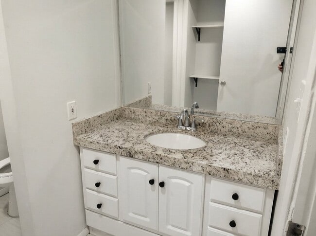 Building Photo - 11257 Cedar View Cir