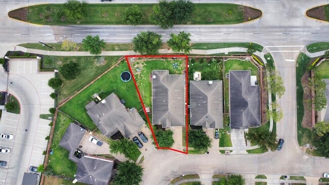 Building Photo - 2103 Breezeway Ln