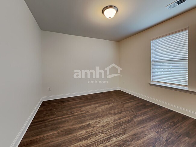 Building Photo - 111 Fairway Crossing Way