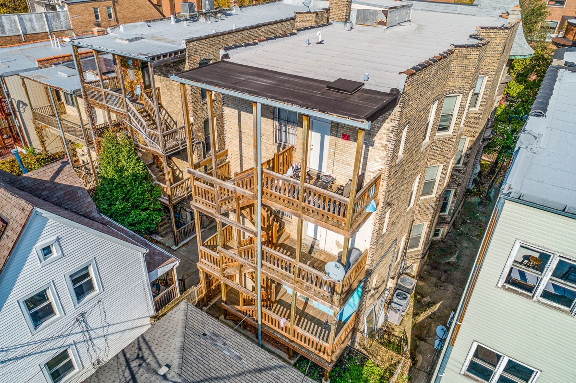 Building Photo - 847 W Wellington Ave