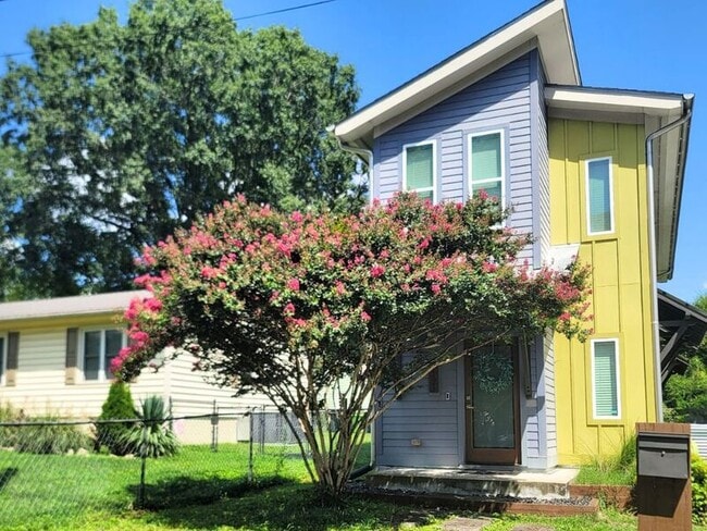 Primary Photo - 121 Camden St