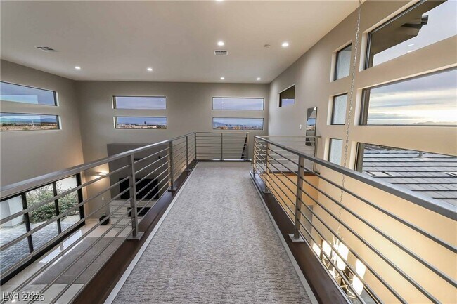 Building Photo - 2 Sugarberry Ln