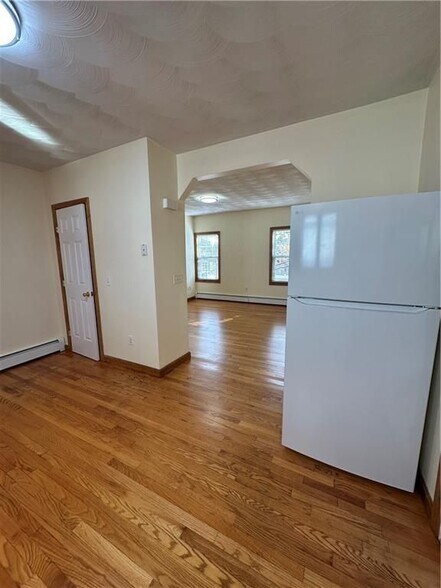 Building Photo - 471 Wood St