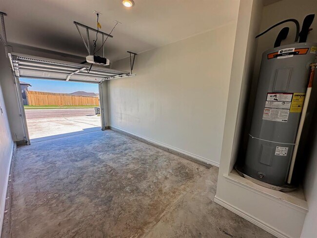 Building Photo - 8905 Ash Rd