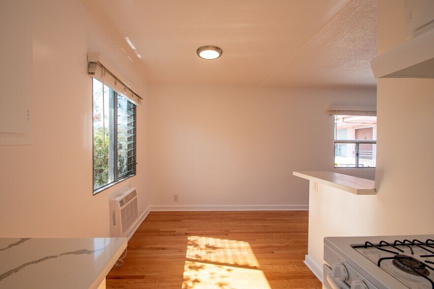 Building Photo - 11143 Aqua Vista St