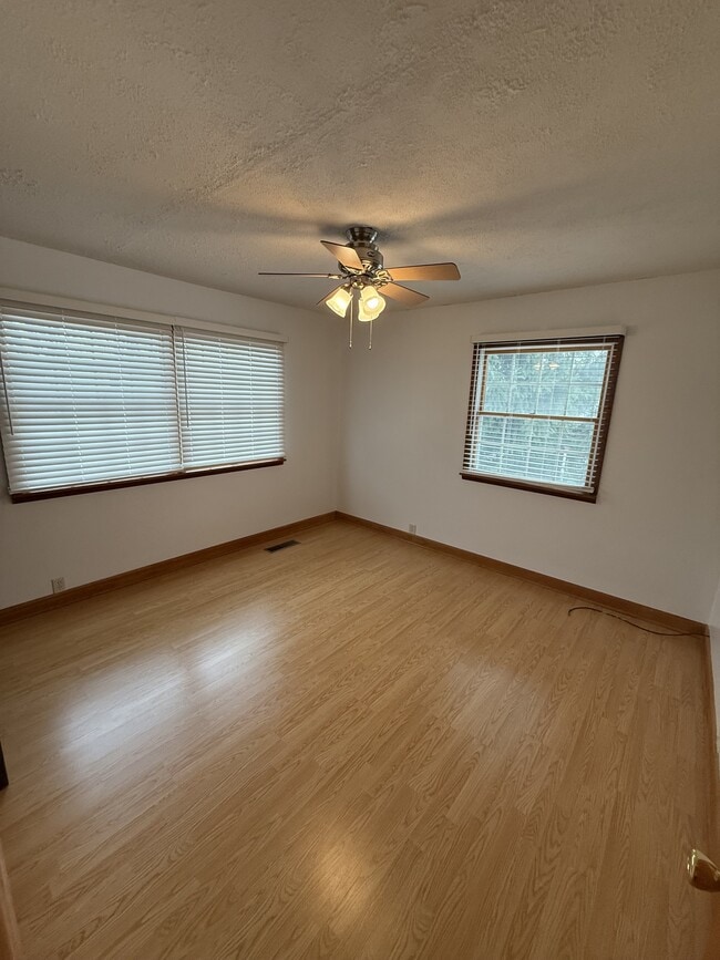 Building Photo - 1718 Syracuse Dr