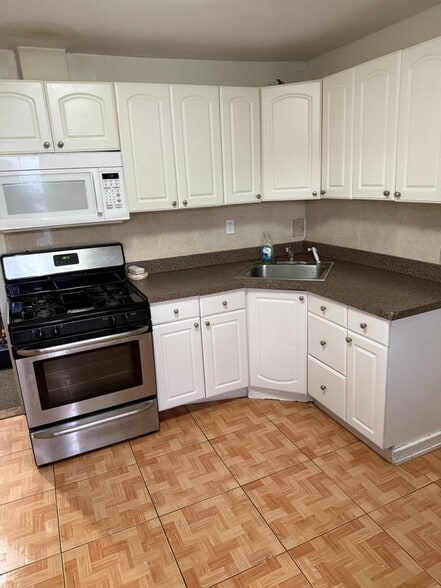 KITCHEN - 114 Pilgrim Pl