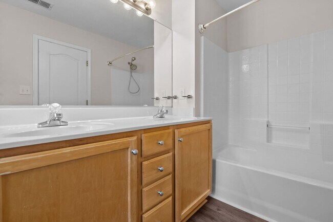 Building Photo - Beautiful 2-Bedroom, 2.5-Bath condo for Rent in Virginia Beach