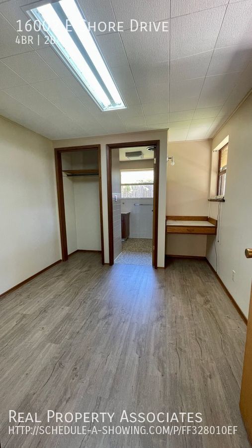 Building Photo - 3 bedrooms, 1 bathroom House on Martha Lak...