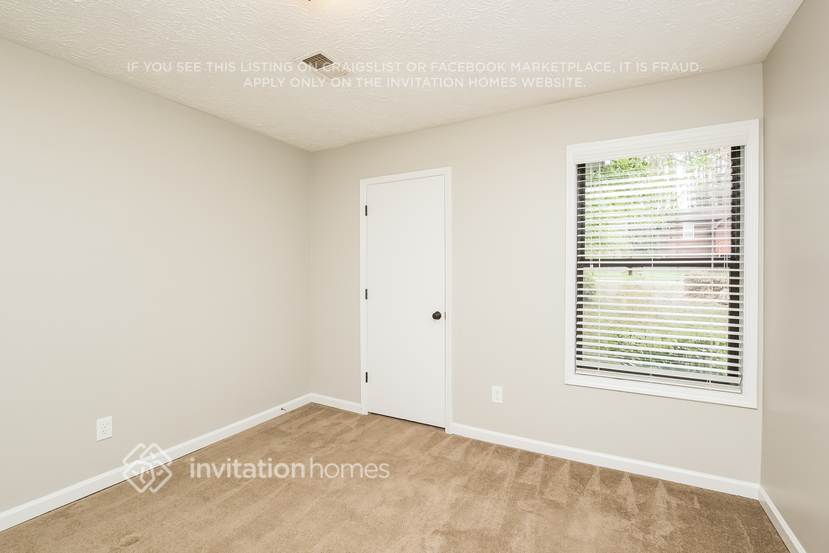 Building Photo - 2460 Deerfield Dr