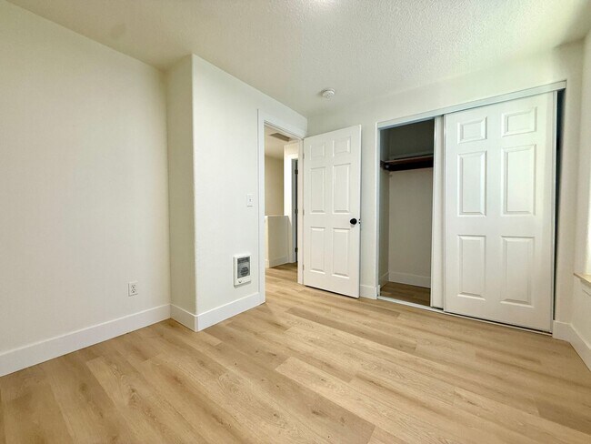 Building Photo - 0148-01