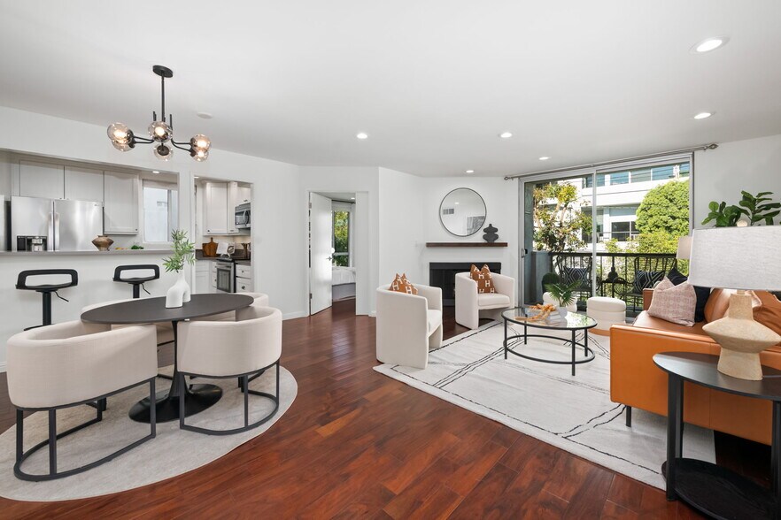 Building Photo - 8530 Holloway Dr