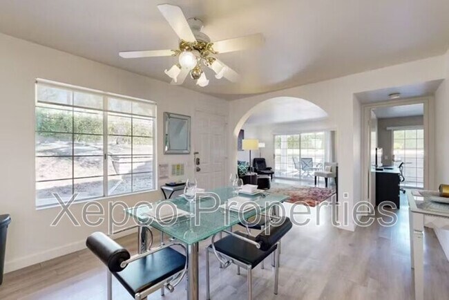 Building Photo - 505 S Farrell Dr