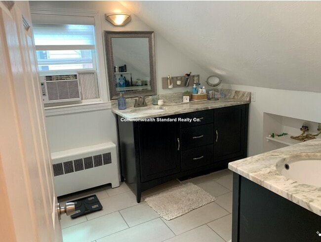 Building Photo - 53 Gale St