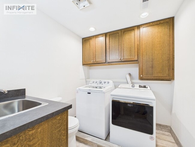 Building Photo - Great Four Bedroom! First Month Half Off!!