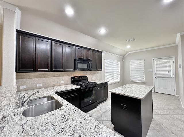 Building Photo - 8472 Gentian Dr