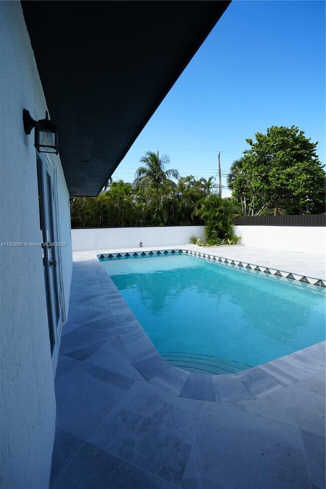Building Photo - 2573 Conroy Dr