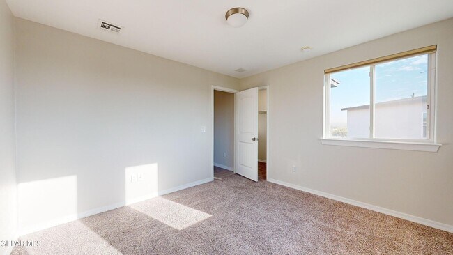 Building Photo - 500 La Entrada Cir