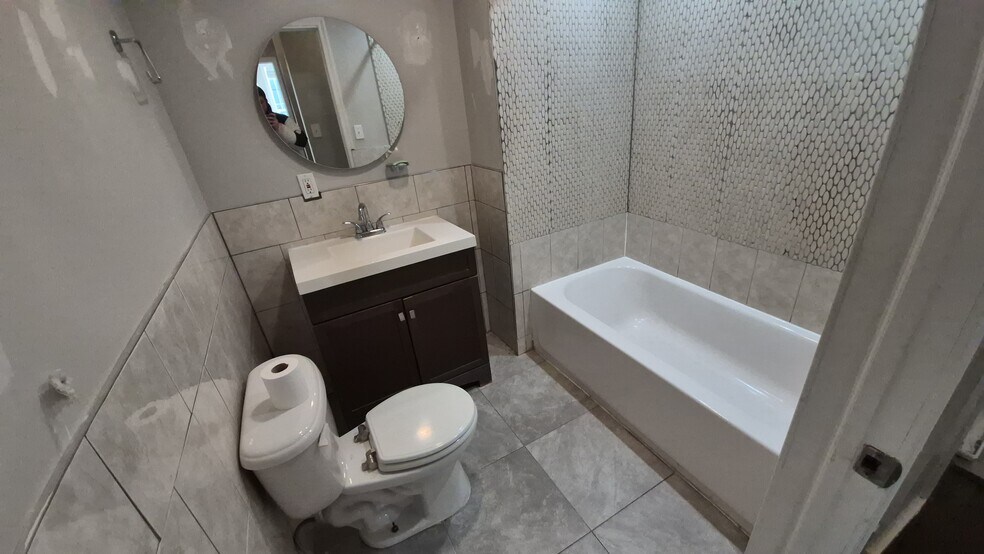 Building Photo - 605 Cecil B Moore Ave