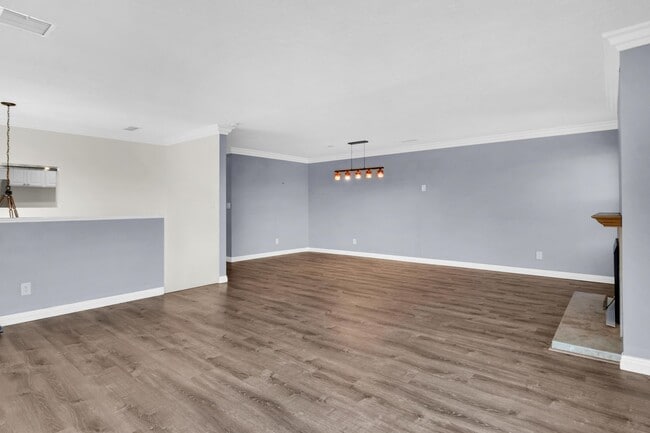 Building Photo - 4 Bedrooms, 3 Bathroom, Two Story Home With Pool
