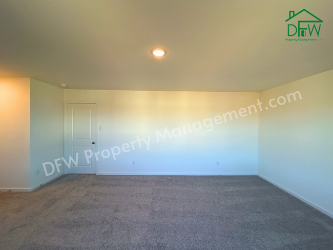Building Photo - Spacious 5-Bedroom Home with Modern Upgrad...