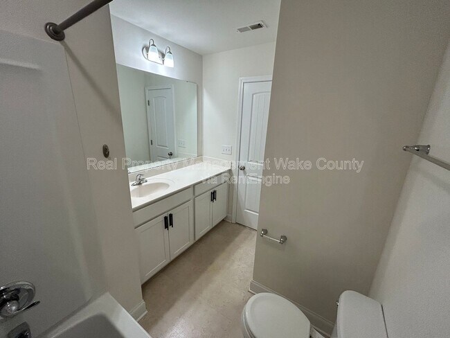 Building Photo - 156 Polaris Ave