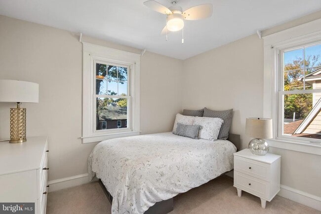 Building Photo - 404 S Jackson St