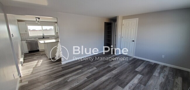 Building Photo - 2348 Stace St