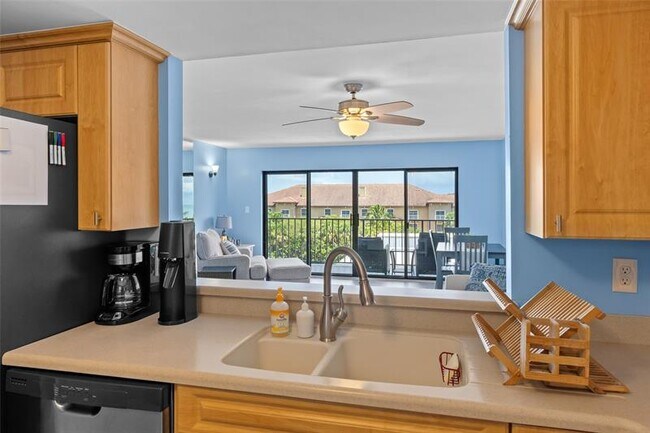 Building Photo - 801 S Ocean Dr