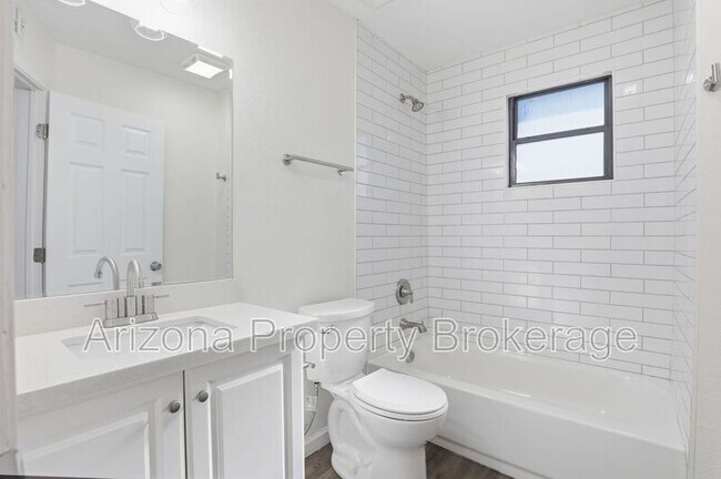 Building Photo - 4150 N 25th St