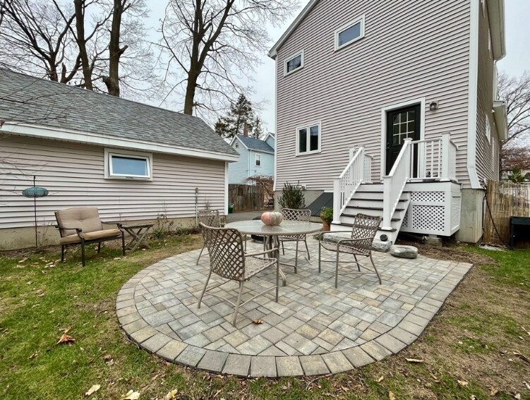 Building Photo - 9 Sherman St