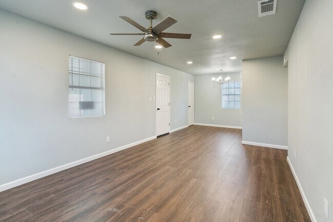 Building Photo - 208 N Coleman St