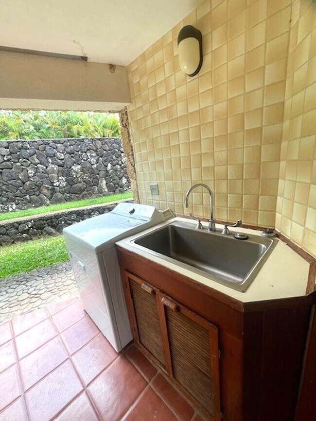Building Photo - Gorgeous 2 Bedroom / 1 Bath in Waikane