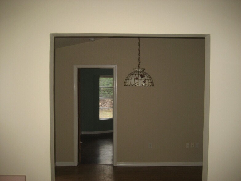 Building Photo - 13231 Windcrest Dr